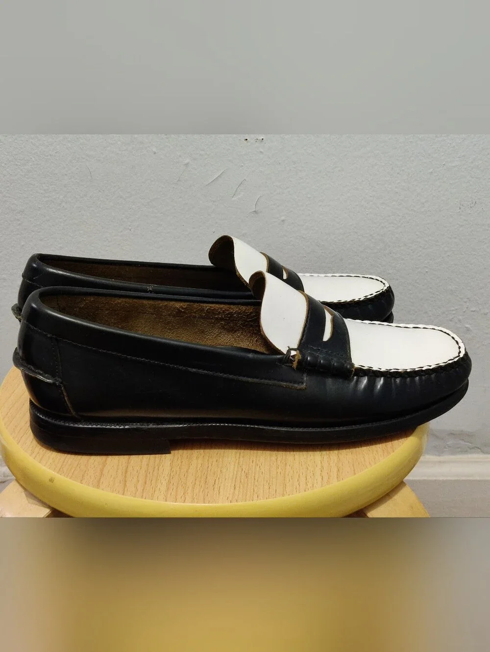 Sebago Women's Size 8.5 Black And White Spectator Penny Loafers